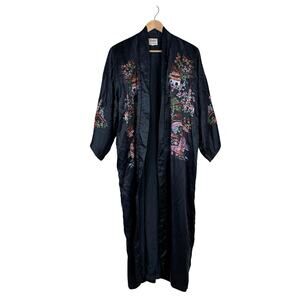 Vtg Plum Blossoms Hand Embroidered Chinese Silk Robe M Black Satin Art to Wear